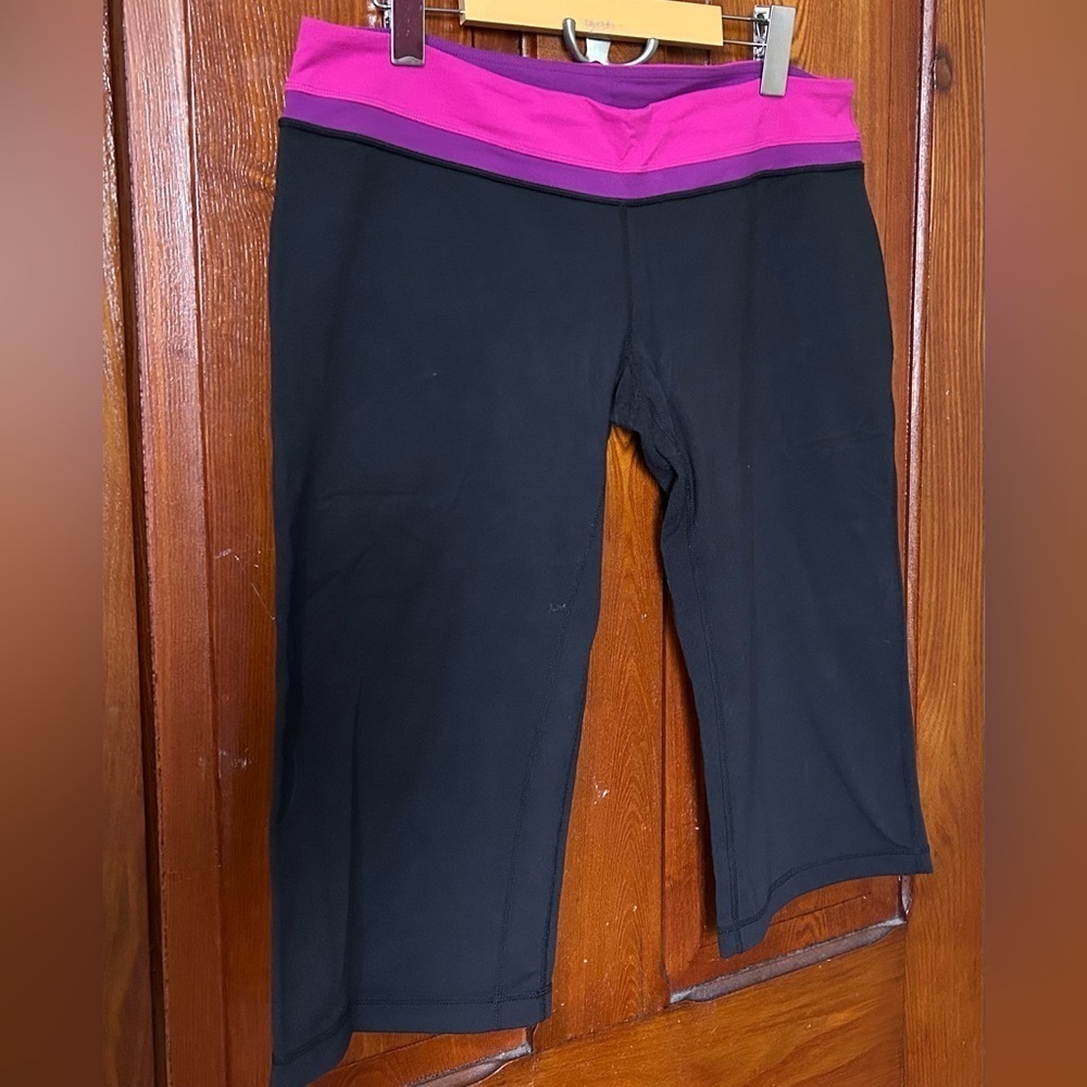 12 - lululemon Cropped Legging